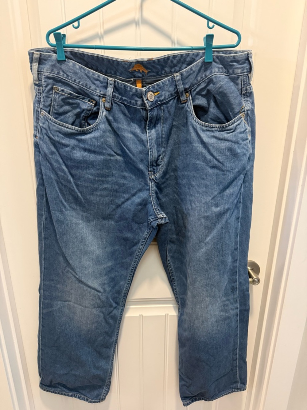 Tommy Bahama Relaxed Men's Jeans in Medium Blue Wash
